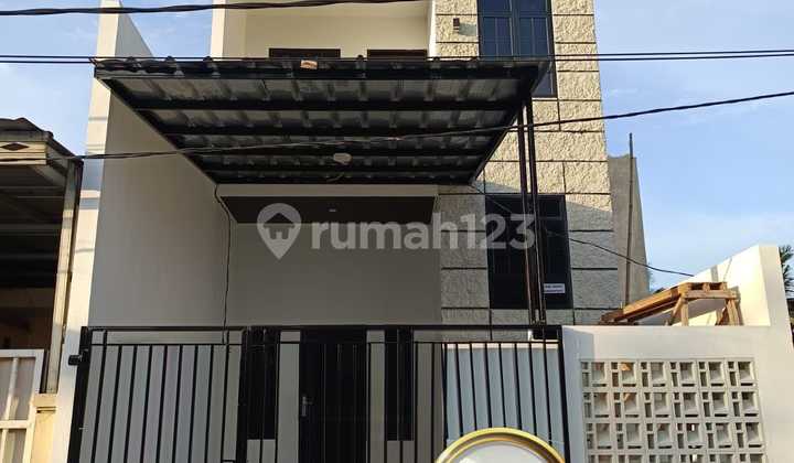 Rumah 2 Lantai Siap Huni di Harapan Indah, Bekasi