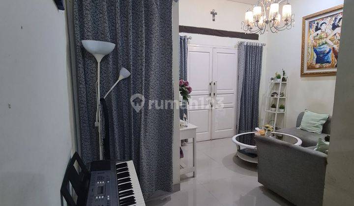 Rumah 2 Lantai Bagus Furnished SHM di Cinere, Depok 1