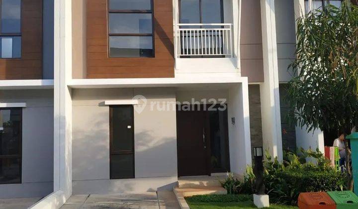 Rumah 2 Lantai Bagus di Perumahan Summarecon Emerald Cluster Elora, Karawang 1