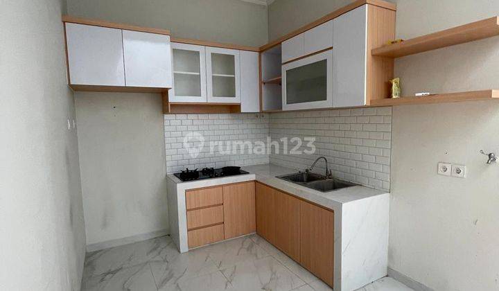 Rumah 2 Lantai Sudah Renovasi di Perumahan Paradise Bsd, Tangerang Selatan 2