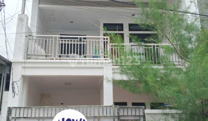 2-Storey House, SHM, Ready to Occupancy, Flood-Free in Taman Harapan Baru, Bekasi