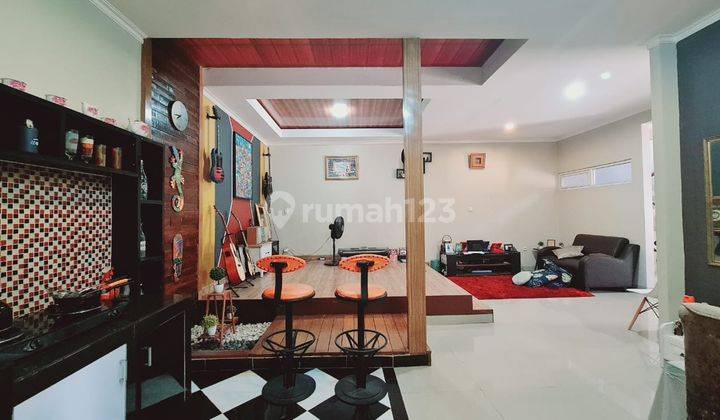 Rumah 2 Lantai Bagus Semi Furnished SHM di Mustikajaya, Bekasi 2