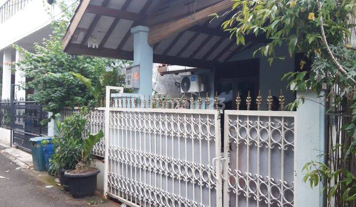 Rumah 2 Lantai Bagus SHM di Komplek Balai Pustaka, Jakarta Timur 1