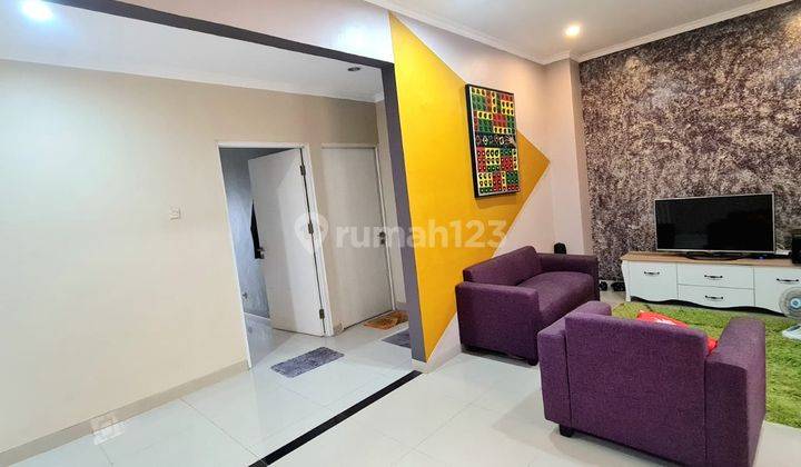 Rumah 2 Lantai Bagus Semi Furnished SHM di Mustikajaya, Bekasi 1