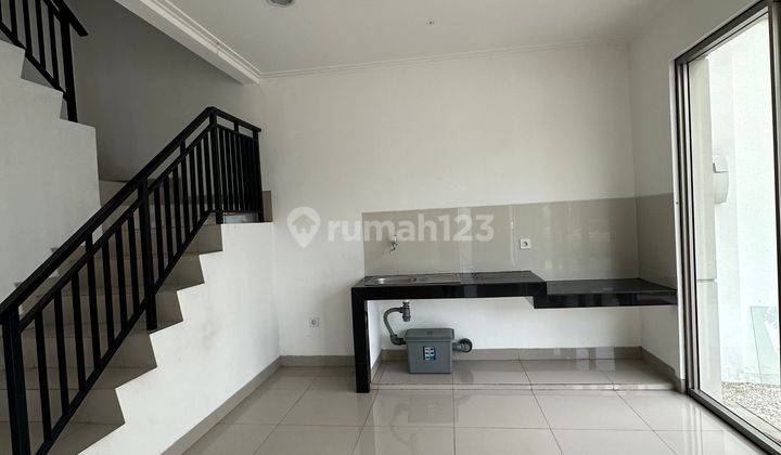 Rumah Pik Magenta Jalanan Luas Dan Hoek  2