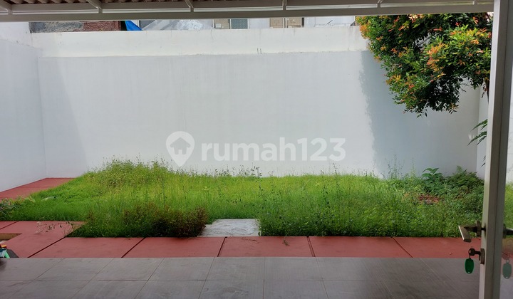 Largest Comfortable Fully Renovated House, Minimum 2-Year Lease, City Center, Close to Everything, and New, Semi-Furnished with a Beautiful Back Garden, South-Facing Comfortable Home in Residence One, Fully Renovated 2 Floors, Close to Everything, South SHM.