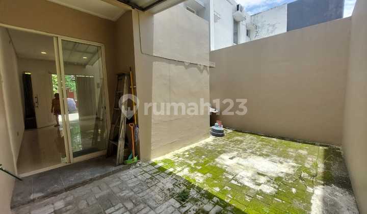 Residence One House 2 Floors Comfortable Near Everything Good Semi Furnished Ready to Occupy 2