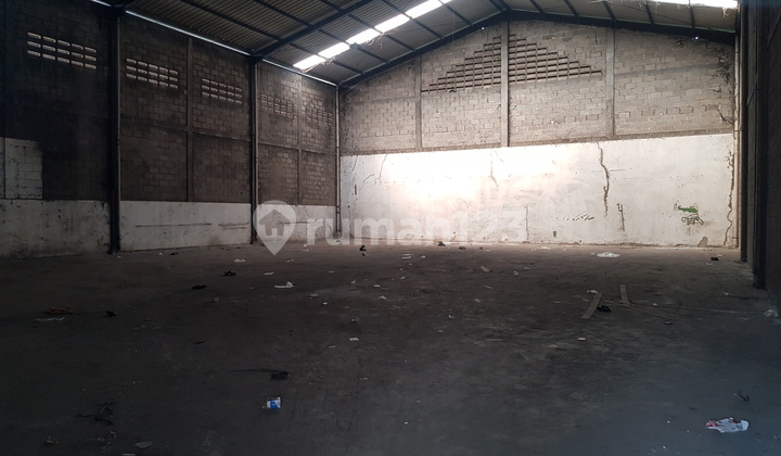 Ready-to-Use Warehouse Near Pasir Koja Toll, Close to Holis TKI Area.