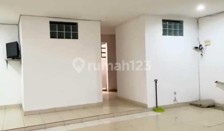 RUMAH MODERN MINIMALIS KOMPLEK SETRADUTA BANDUNG DEKAT TOL PPASTEUR 2