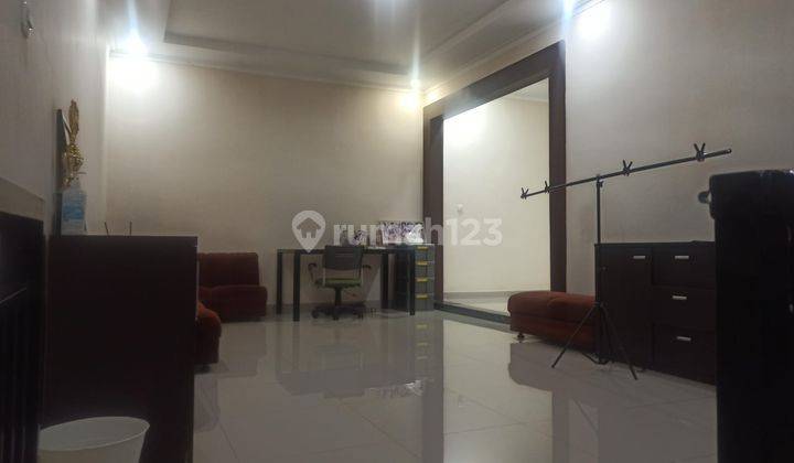 RUMAH 2 LANTAI DI TAMAN HOLIS INDAH FURNISH 1