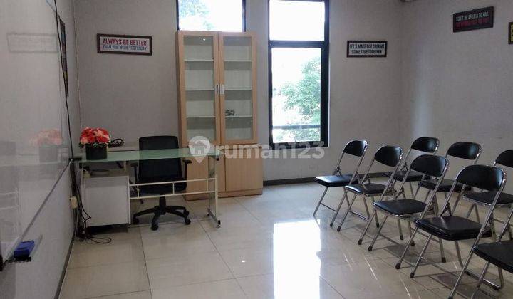 BUTUH CEPAT! RUKO TENGAH KOTA  3 LANTAI SEMI FURNISH DI JALAN PETA  2