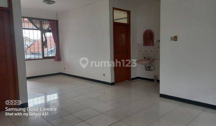 BAGUS DAN BARU RENOVASI; RUMAH SIAP HUNI DEKAT KE SETRASARI PLAZA  2