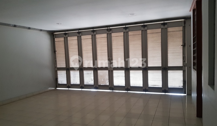 RUMAH 3 LANTAI DISETRADUTA FURNISH SIAP HUNI KOMPLEK NYAMAN TENANG RUMAH 3 LANTAI DISETRADUTA FURNISH SIAP HUNI KOMPLEK NYAMAN TENANG