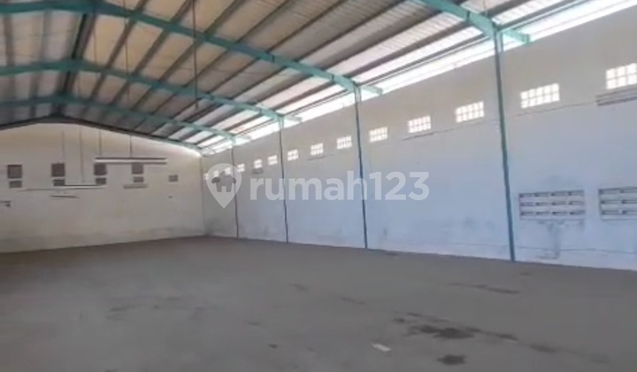 Warehouse Near Kopo Toll Road Very Suitable for Expeditions, Workshops, Etc. Warehouse Near Kopo Toll Road Very Suitable for Expeditions, Workshops, Etc.