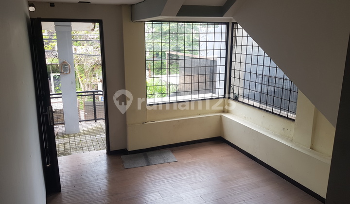 RUMAH DEKAT SETRASARI PLAZA SANGAT COCOK UNTUK KANTOR/TEMPAT KURSUS/SALON DLL