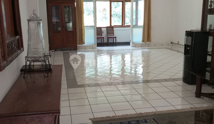 A HOUSE IN THE CIUMBULEUIT WING IS VERY SUITABLE FOR A CAFE/OFFICE OR LIVING.