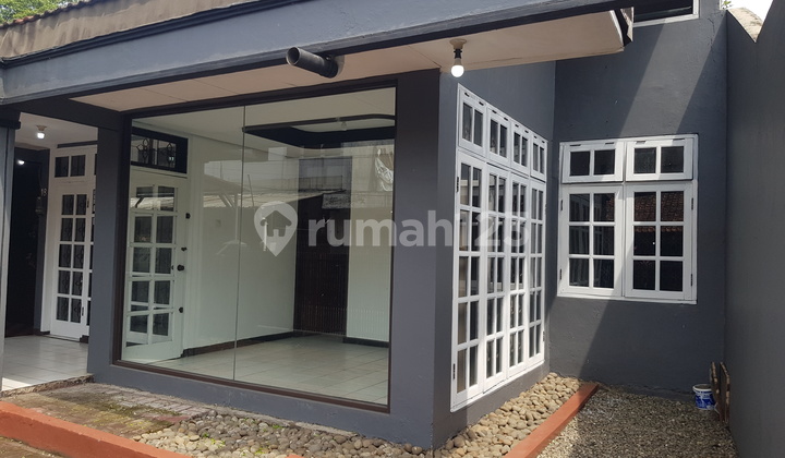 Rumah Di Sayap Buah Batu 2 arah Bisa Untuk Kantor/ gudang. Rumah Di Sayap Buah Batu 2 arah Bisa Untuk Kantor/ gudang.