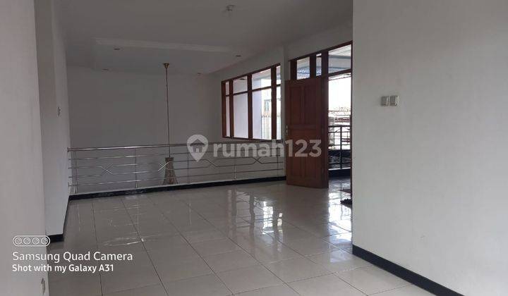 BAGUS DAN BARU RENOVASI; RUMAH SIAP HUNI DEKAT KE SETRASARI PLAZA  1