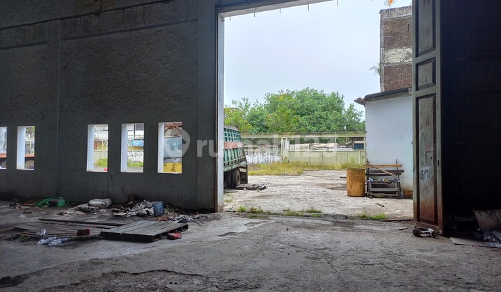 Gudang Tengah Kota 2.000 Meter Parkiran Luas  4