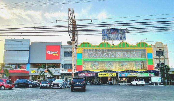 Ruko di Jl Perintis Kemerdekaan 4 Petak 3 Lantai Parkiran Panjang 40 Meteran 1