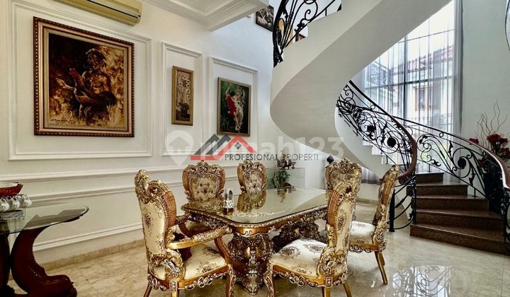 Rumah Mewah Terenovasi Dalam Komplek Cilandak Jakarta Selatan Rumah Mewah Terenovasi Dalam Komplek Cilandak Jakarta Selatan