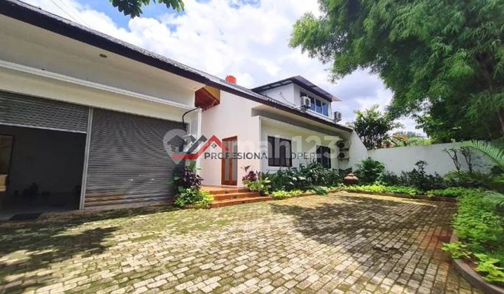 Rumah Cantik dengan Suasana Tenang dan Asri di Kemang, Jakarta Selatan 1