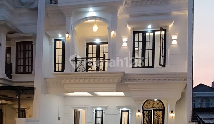 Rumah 3 Lantai Siap Huni di Dalam Komplek Perumahan di Jagakarsa