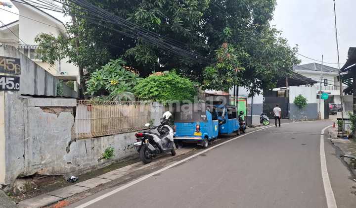 Land Along With House and 6 Rental House Plots in South Cipete