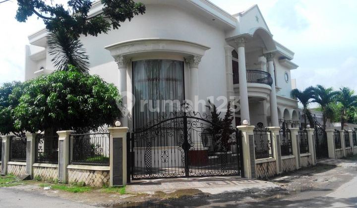 FOR RENT LUXURY 2 1/2-STORY HOUSE, HOOK In Medan Baru FOR RENT LUXURY 2 1/2-STORY HOUSE, HOOK In Medan Baru