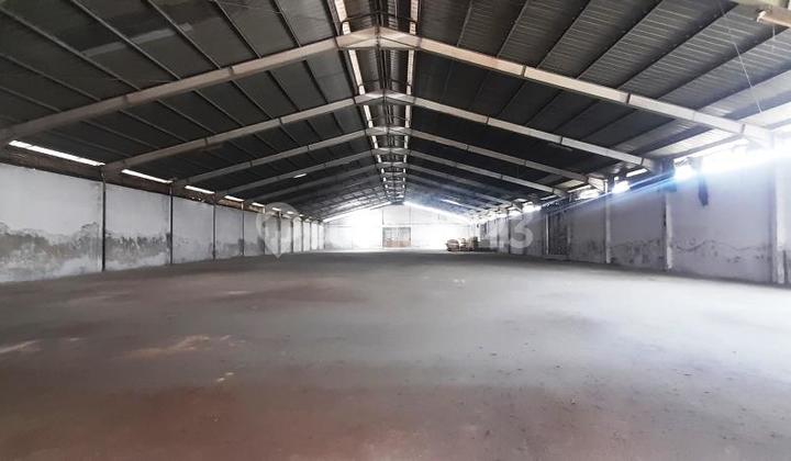 For Rent: Spacious Warehouse 2700 M on the side of Jl. Yosudarso Medan