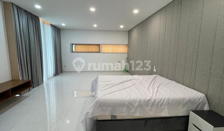 MURAH RUMAH SEWA PANTAI INDAH KAPUK - PINISI PERMAI FURNISH ADA KOLAM RENANG HADAP SELATAN 2