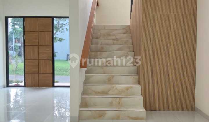 Genuine Hook House Nice Neat in BSD City Eminen 2 Floors Area 174 M² 2