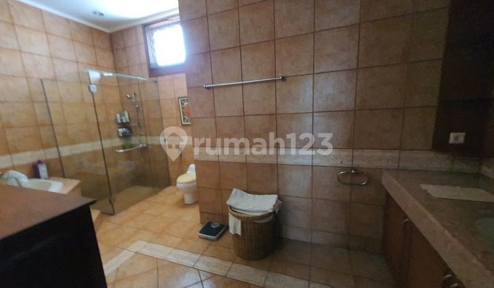 Rumah Hoek High Ceiling Teras Bukit Golf BSD Tangerang 2