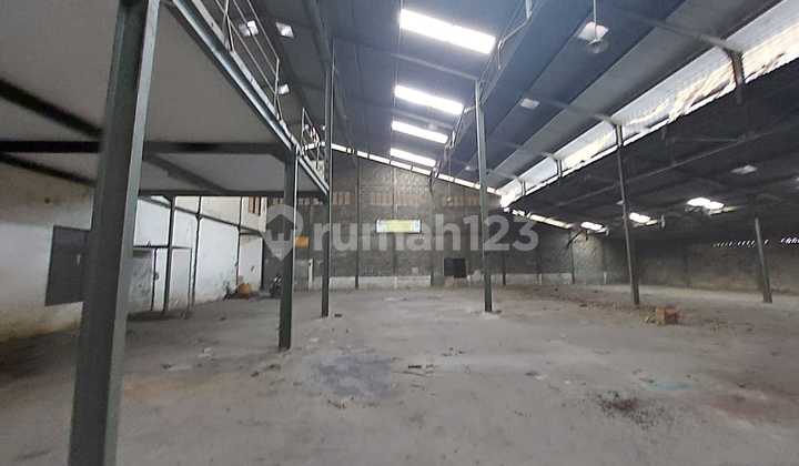 Price Drop Warehouse for Sale Near Toll Road and Fits 40-Foot Container