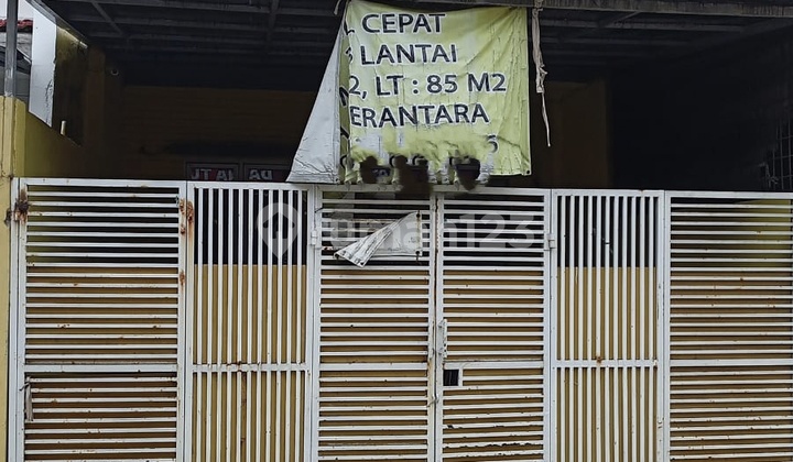 3-Storey Shop House Former Travel Office Suitable for Business, Can Also Be Used for Boarding House. 1