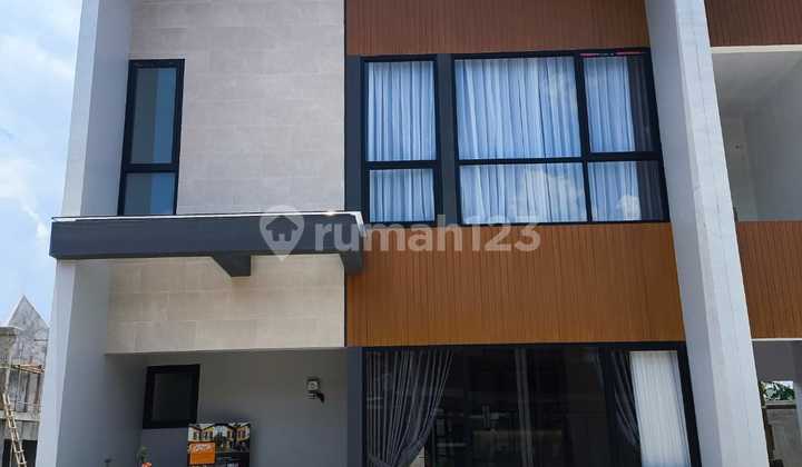 2-Story House in the Center of Tangerang City, Price Only 1 Billion, Free Documents.