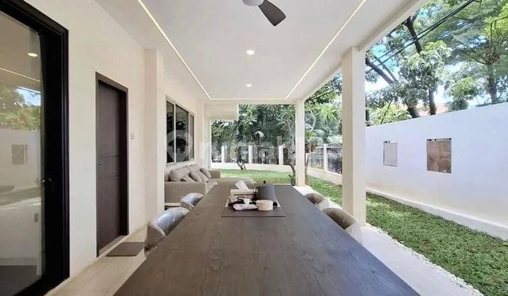 Rumah Kebayoran Baru Jalan Kerinci Hoek 469 M2 Halaman Lega