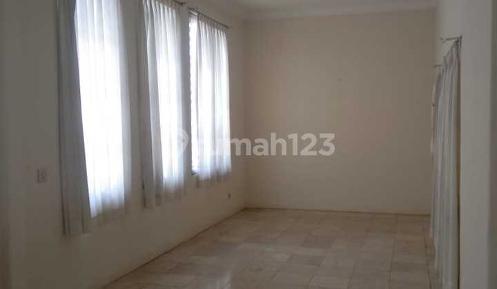 Disewakan Rumah 2 Lantai Bersih Rapi dan Siap Huni di Cendana Golf Lippo Karawaci, Tangerang 2