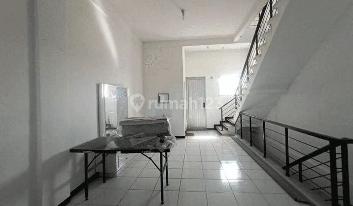 Disewakan Ruko Indragiri 4,5 Lt Hadap Jalan Raya Parkir Luas 5