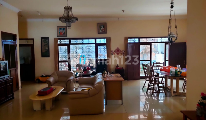 Bangunan 3 Lantai Terawat Bagus Rumah di Mojoklanggru  2