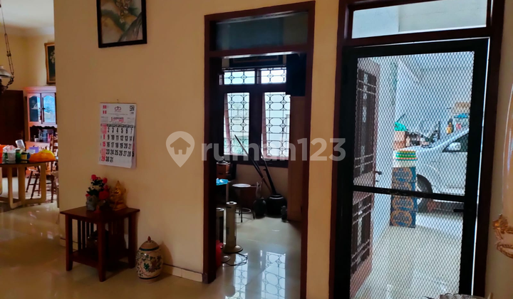 Bangunan 3 Lantai Terawat Bagus Rumah di Mojoklanggru  3