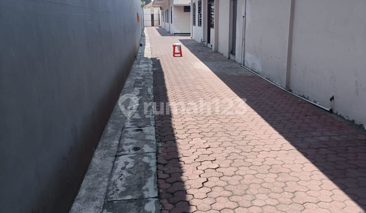 Strategic, Negotiable Business Home on Good Bronggalan Street 2