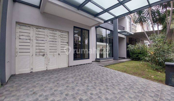 Minimalis Tropical Rumah One Golf Terrace Pakuwon Indah 2