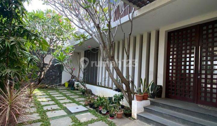 Rumah Graha Famili Surabaya Barat Ciamik Tropical Minimalis 2