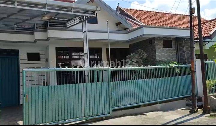 Semi Furnish Rumah Darmo Baru Timur Surabaya Barat  1