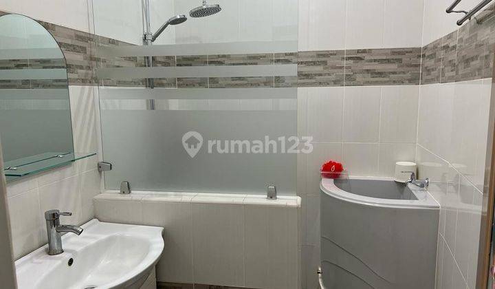 Semi Furnish Rumah Darmo Baru Timur Surabaya Barat  2