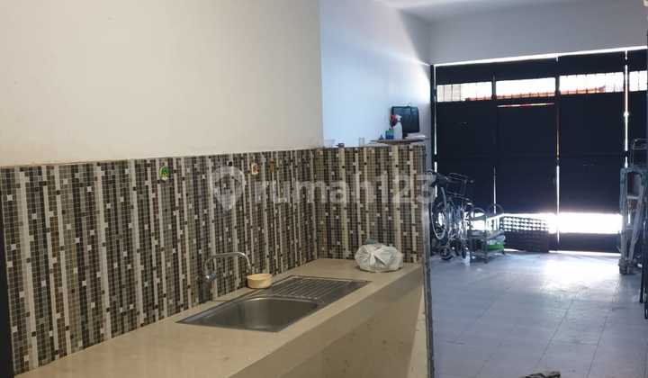 1 Well-Maintained Stunning Floor Woodland Citraland House.