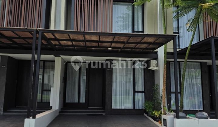 Ciamik di Surabaya Barat Rumah  di CitraLand The Greenlake Type Fiona