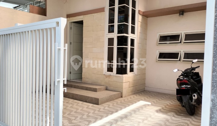 Strategis Rumah Darmo Permai Utara, Surabaya Sudah SHM 