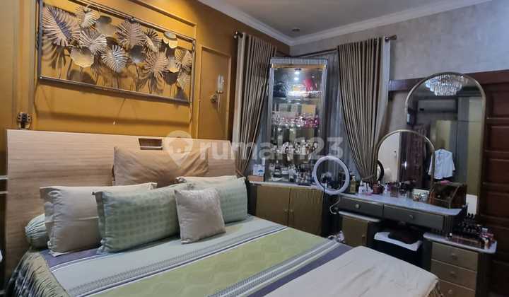 Bangunan 1,5 lantai Rumah Cantik di Villa Bukit Mas Surabaya